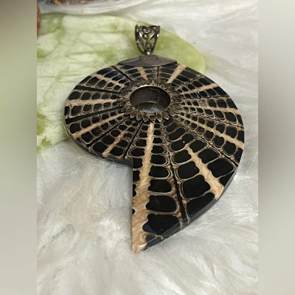 Vintage Sterling Shell Pendant - Picture 6 of 10